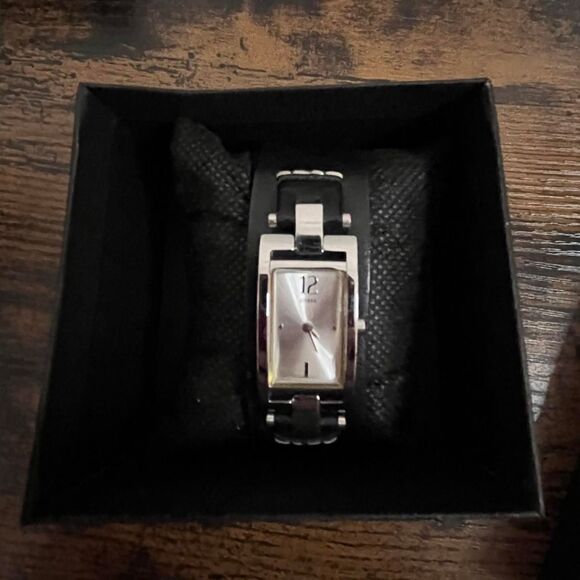 GUESS Silver Tone Watch Black Genuine Leather Band Japan Movement G758441 - Picture 1 of 4